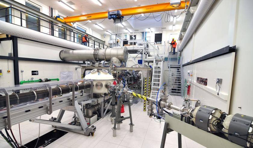 The 15 meter long Magnum-PSI facility at the Dutch Institute for Fundamental Energy Research DIFFER in Eindhoven. Magnum-PSI is the only laboratory facility in the world that can test materials under the extreme conditions expected in future fusion reactors like ITER. Credit: DIFFER / Bram Lamers