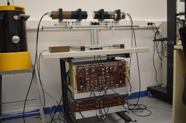 Fig.2 The PALS apparatus showing the two plastic scintillators in 180 degrees configuration and the relevant electronics.